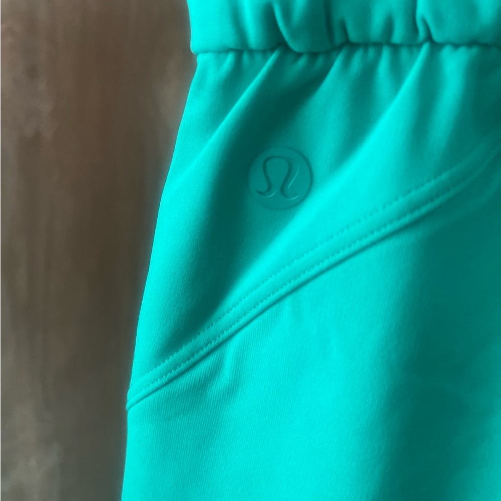 Lululemon - Picture 3 of 5